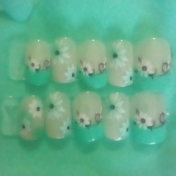 Aqua beach ⛱️🏖️ size small matching nails duo - Picture 4 of 4